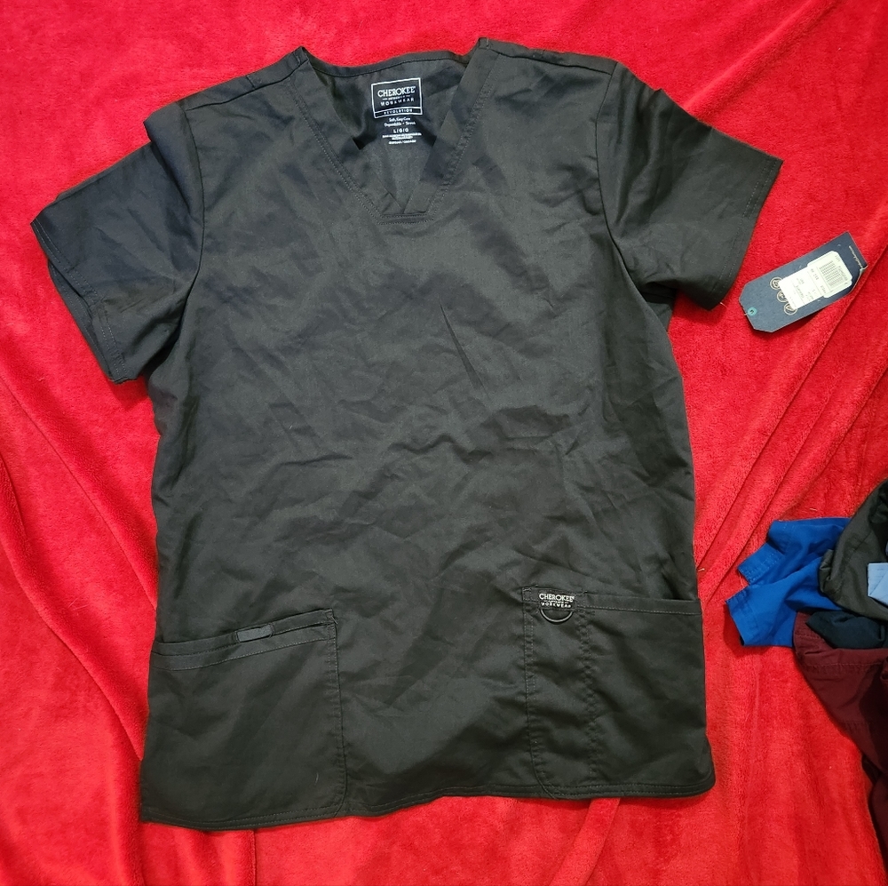 NWT-Cherokee Workwear Scrub Top
